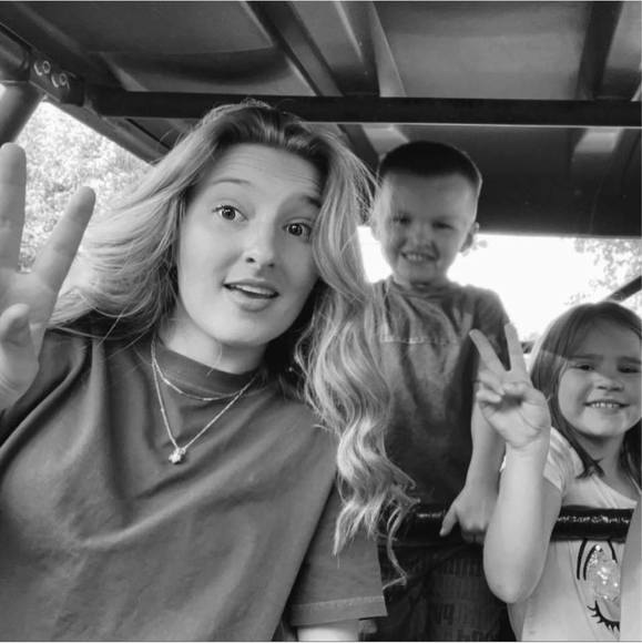 Meet your Posher, Madison - Picture 1 of 1